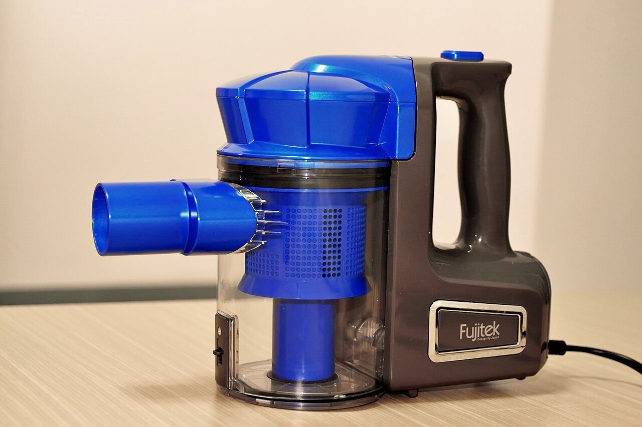 Small handheld cyclone vacuum cleaner